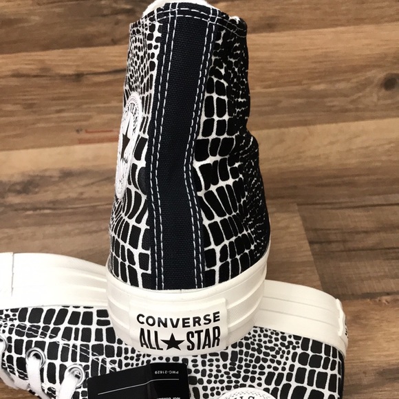 CONVERSE CTAS HIGH TOP BRAND NEW size junior 4 = size 6 women's.size5=size 7wome - Picture 7 of 15